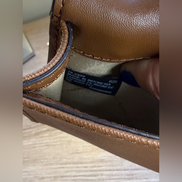 Like new -Michael Kors Brown Leather Women's clutch/crossbody - Picture 7 of 13